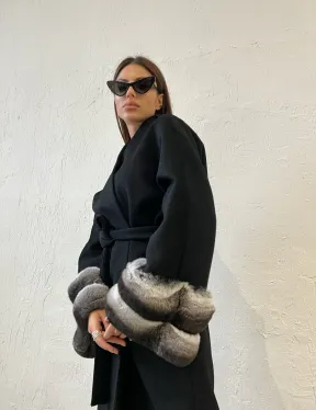 Пальто с мехом шиншиллы - цвет черный - фото 2