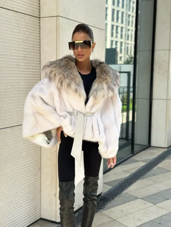 Белое норковое манто с капюшоном из меха рыси - фото 5