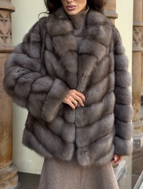 Элегантная шуба из меха куницы - серый трюфель - фото 3
